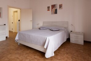 2 slaapkamers, een strijkplank/strijkijzer