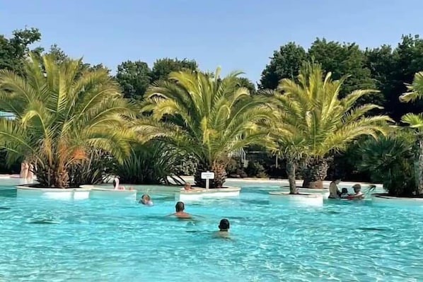 A heated pool - Air-Conditioned VIP Chalet in the Arcachon Basin - Sleeps 5 (La Teste-de-Buch)
