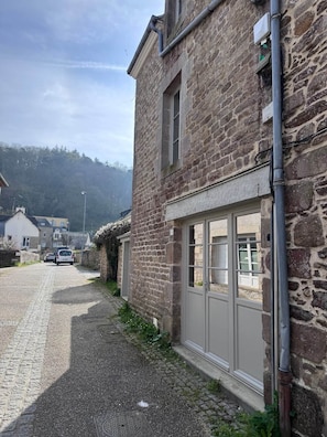 Exterior - To complete (Jugon-les-Lacs)
