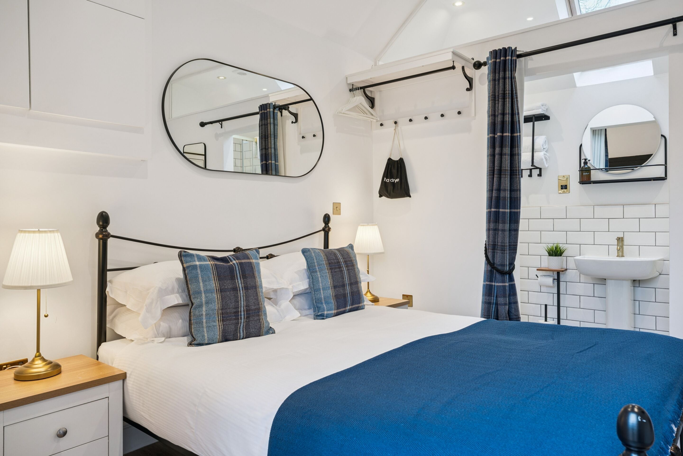 Deluxe Double Room, Pets allowed (6/7) | Iron/ironing board, free WiFi