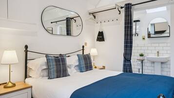 Deluxe Double Room, Pets allowed (6/7) | Iron/ironing board, free WiFi