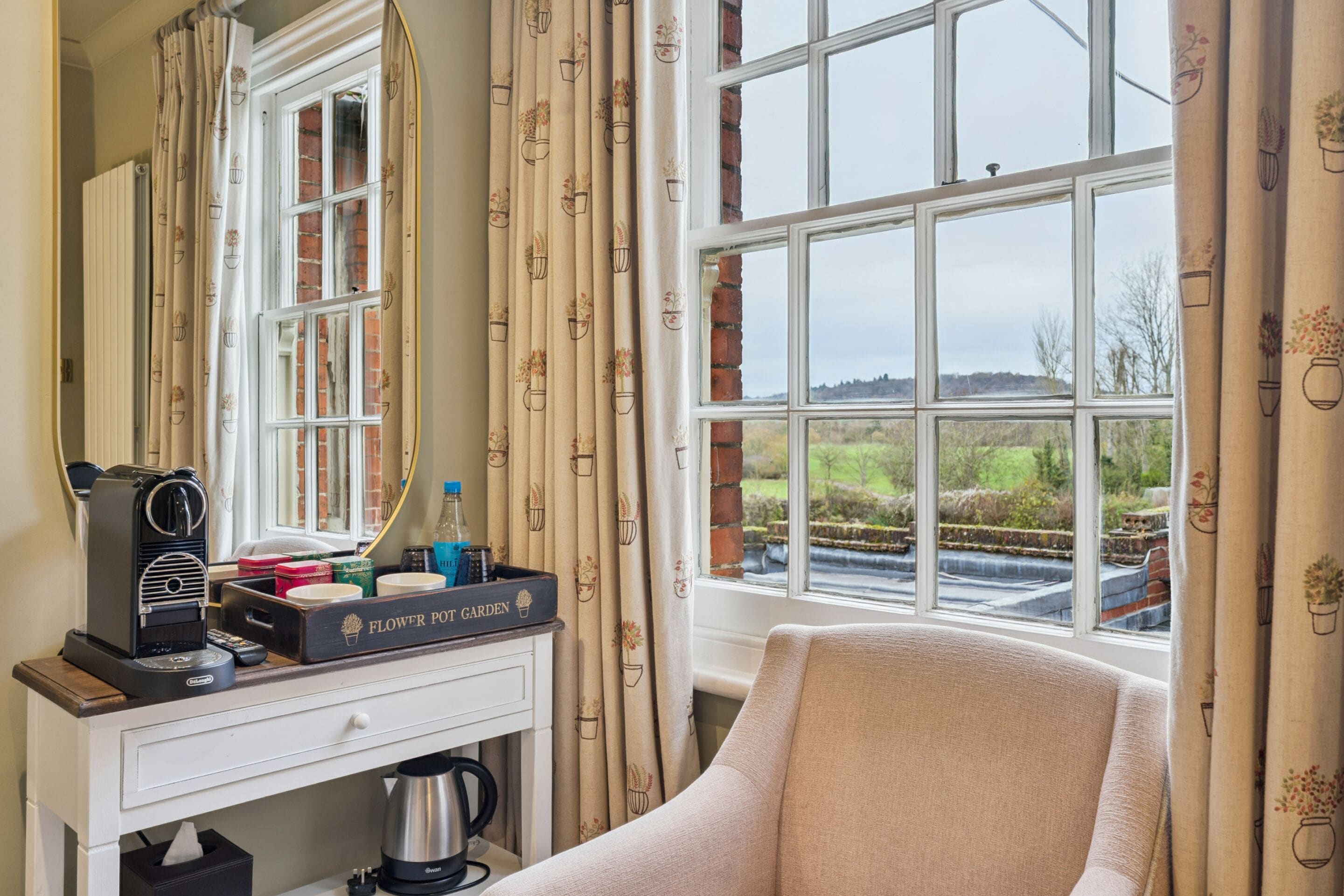 Deluxe Double Room, Ensuite, Courtyard View (5) | Iron/ironing board, free WiFi