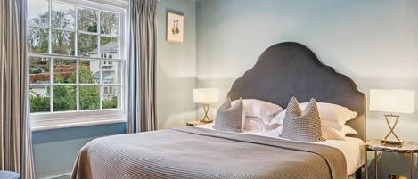 Premium Double Room, Ensuite (4) | Iron/ironing board, free WiFi