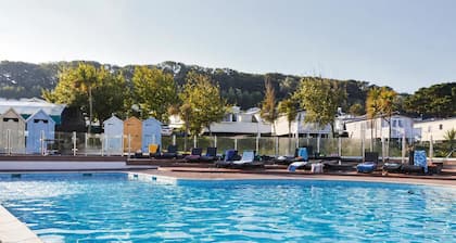 Cabin Sleeps 8 - Pools, Parking, Pets