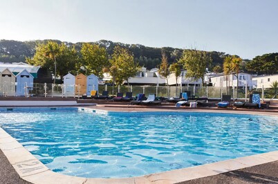 Cabin Sleeps 8 - Pools, Parking, Pets