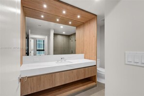 Bathroom - The Crosby - 22nd Fl - City Views - Free Spa (Miami)