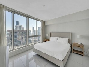Desk, iron/ironing board, WiFi - Icon Brickell 2BDR 41st Fl Ocean & Pool Views (Miami)
