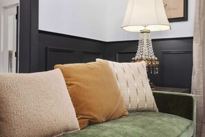 Interior - Sleeps 10|5BR 2.5Ba Home|Near Plaza+Pets Welcome (Kansas City)