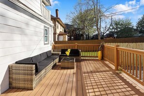 Terrace/patio - Sleeps 10|5BR 2.5Ba Home|Near Plaza+Pets Welcome (Kansas City)
