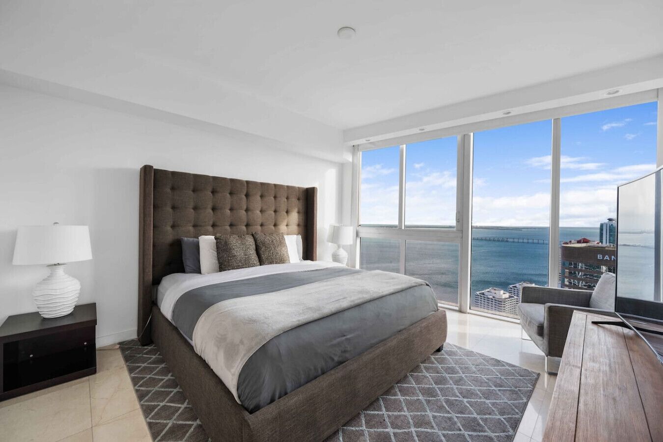 2 bedrooms, desk, iron/ironing board, WiFi