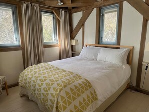 2 bedrooms, iron/ironing board, free WiFi, bed sheets - Tigh na Mara - Sleeps 4 With Sea Views & Parking (Oban)