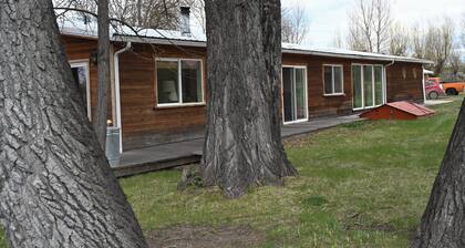 Charming 3-bedroom house with amenities in lovely Yellowtail.