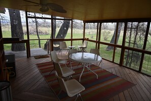 Dining - Charming 3-bedroom house with amenities in lovely Yellowtail. (Yellowtail)