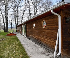 Exterior detail - Charming 3-bedroom house with amenities in lovely Yellowtail. (Yellowtail)