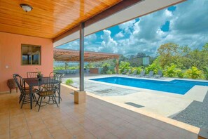 Outdoor dining - Casa Stella • Jungle View Retreat (La Fortuna)