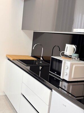 Design Studio, Balcony | Private kitchen - Grand View 360 Apartments Durrës (Shkallnur)