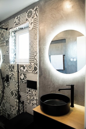 Departamento familiar, balcón, vista a la ciudad | Baño | Regadera, secadora de cabello, toallas, jabón
