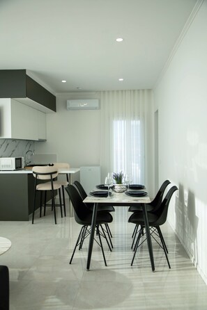 Deluxe Apartment, Balcony, Sea View | Dining - Grand View 360 Apartments Durrës (Shkallnur)