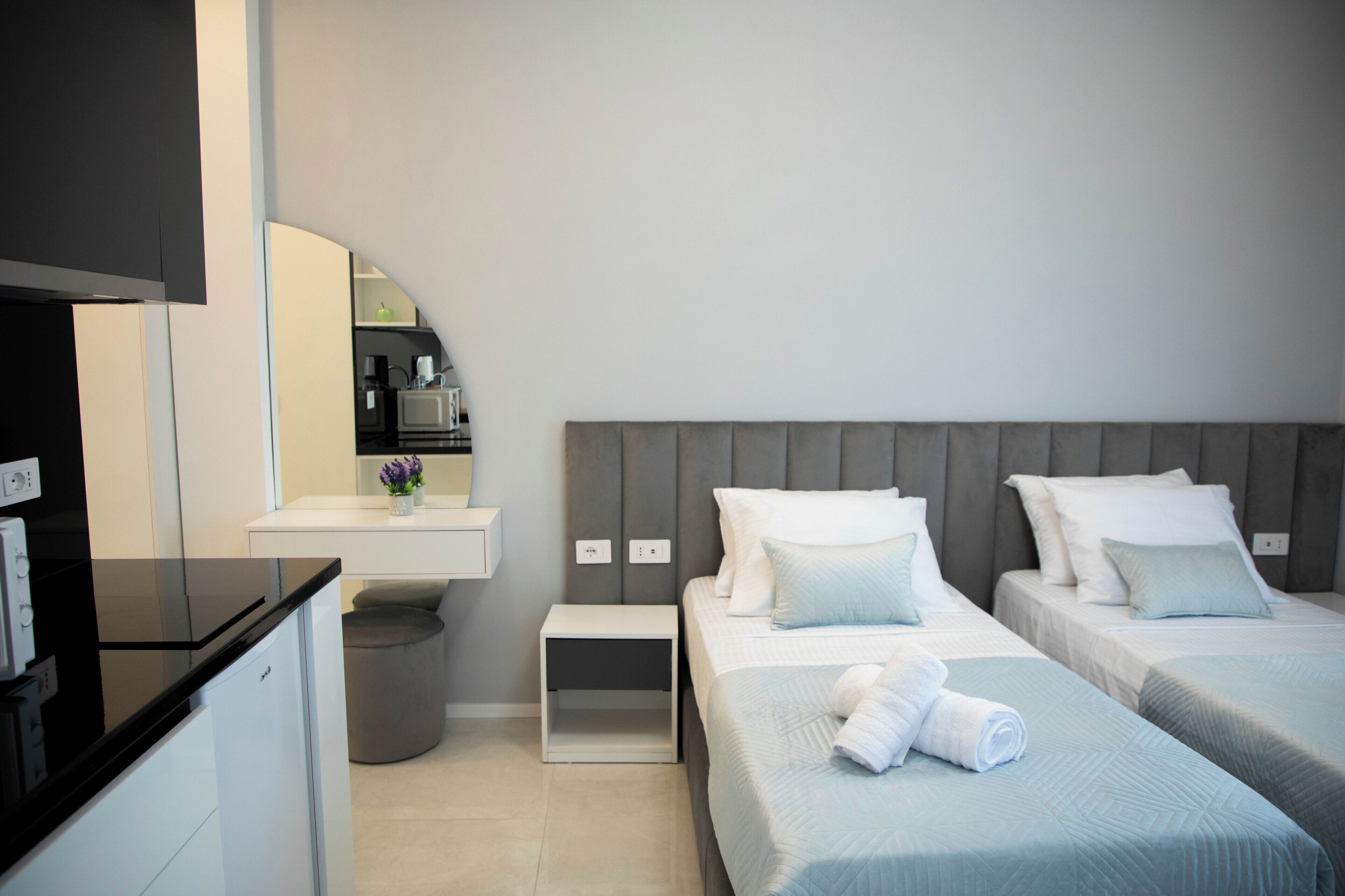 Design Studio, Balcony