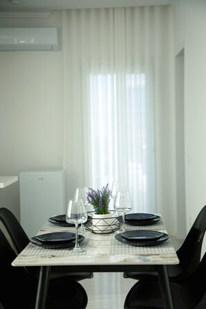 Deluxe Apartment, Balcony, Sea View | Dining - Grand View 360 Apartments Durrës (Shkallnur)