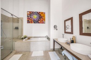 Hair dryer - Icon Brickell 2BDR 40th Fl Ocean Views+Spa Access (Miami)