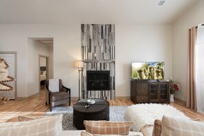 3 bedrooms, desk, iron/ironing board, WiFi - Welcome to Willow house. Your home away from home. (Pinetop-Lakeside)