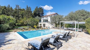 Piscine extérieure