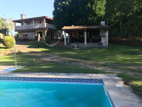 'A Leira' House with Mountain Views, Private Pool and Garden
