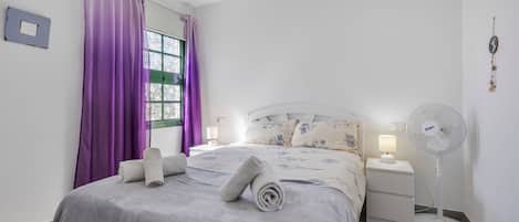2 habitaciones, tabla de planchar con plancha, wifi y ropa de cama