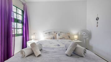 2 bedrooms, iron/ironing board, WiFi, bed sheets