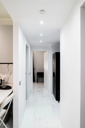 Interior - Oasis of Peace in the Middle of Town: Modern, Quiet and Close to Transportation (Genova)