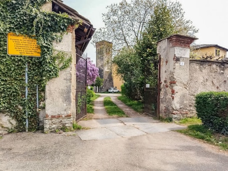 Property grounds. In the historical center - Luserna San Giovanni