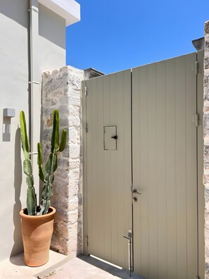 Exterior detail - Villa 'Gioma Luxury' with Mountain View, Wi-Fi and Air Conditioning (Agios Nikolaos)