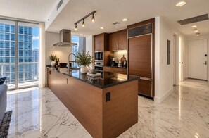 4402_20 - Icon Brickell 2BDR 49th Fl Ocean Views+Spa Access (Miami)