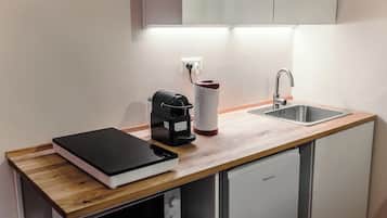 Macchina per tè/caffè, frigorifero, microonde