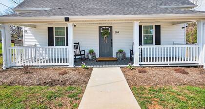 Downtown retreat- Pilot Mt. Views- perfect for families