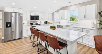 Downtown retreat- Pilot Mt. Views- perfect for families