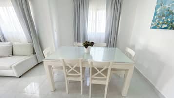 Departamento, vista a la playa | Área de sala de estar