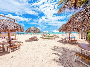 Outdoor dining - CARIBBEAN MOJITO HOTEL Beach Club & SPA (Punta Cana)