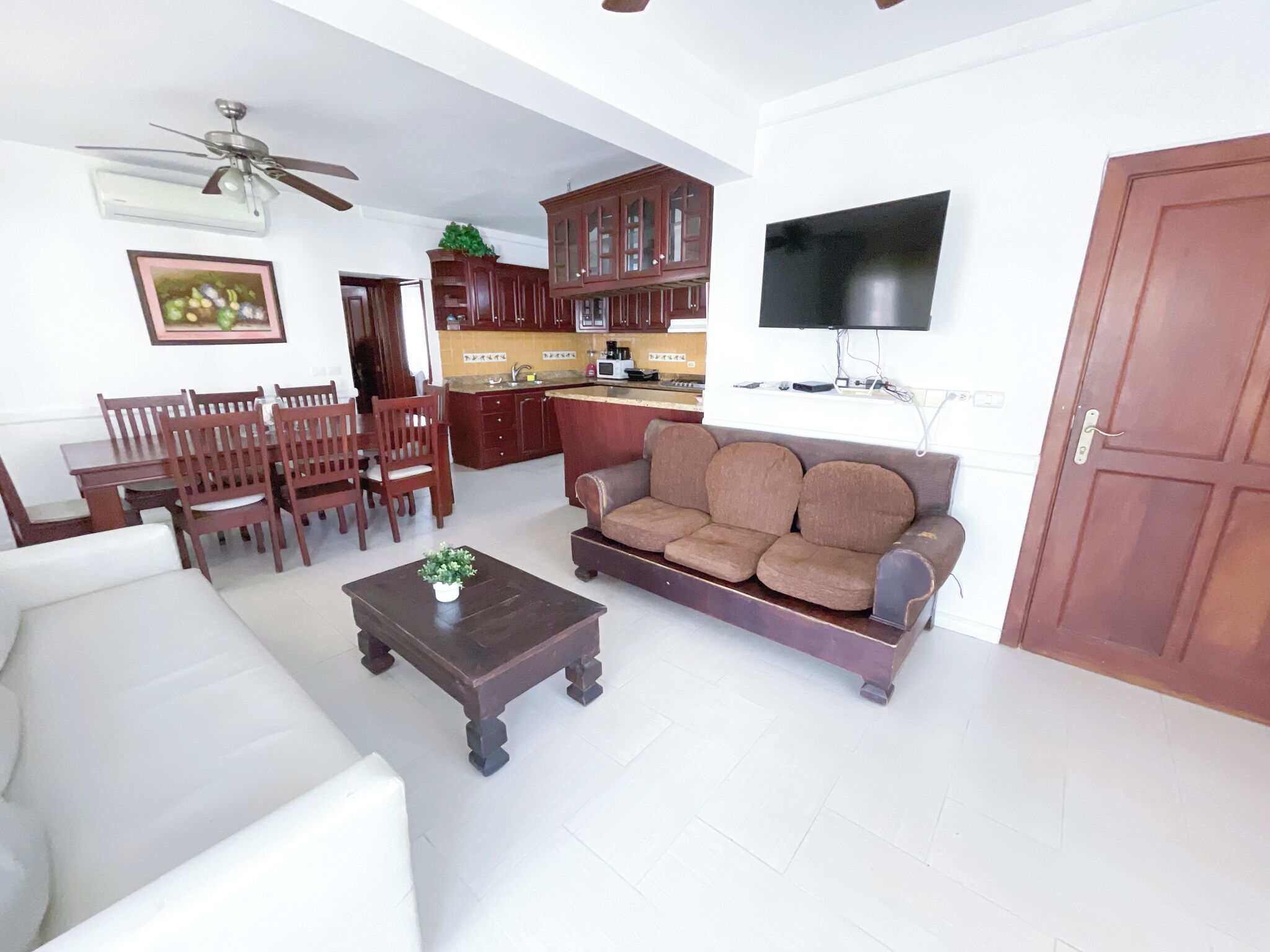 เอ็กซ์คลูซีฟอพาร์ทเมนท์, ระเบียง | บริเวณนั่งเล่น