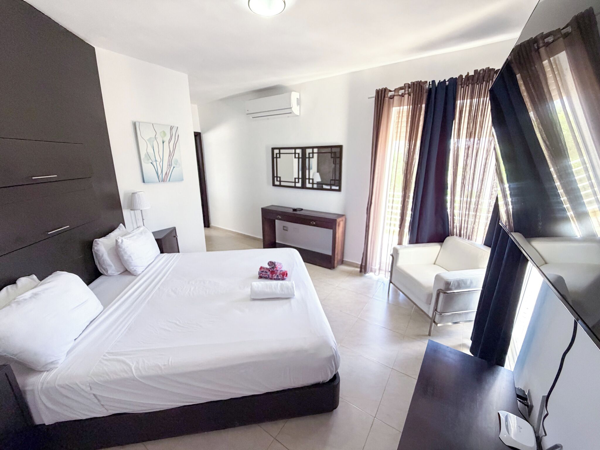 In-room safe, free WiFi, bed sheets