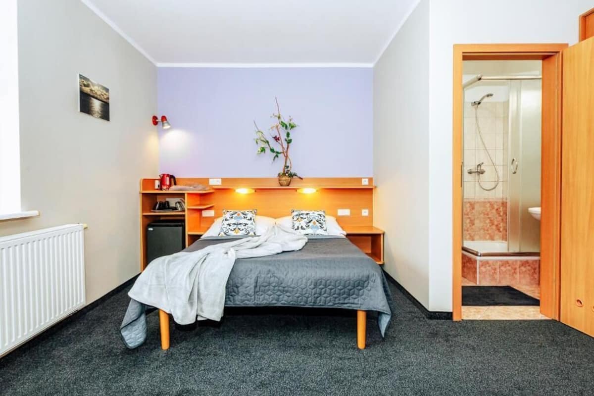 Værelse til 4 personer - balkon - udsigt til gårdsplads