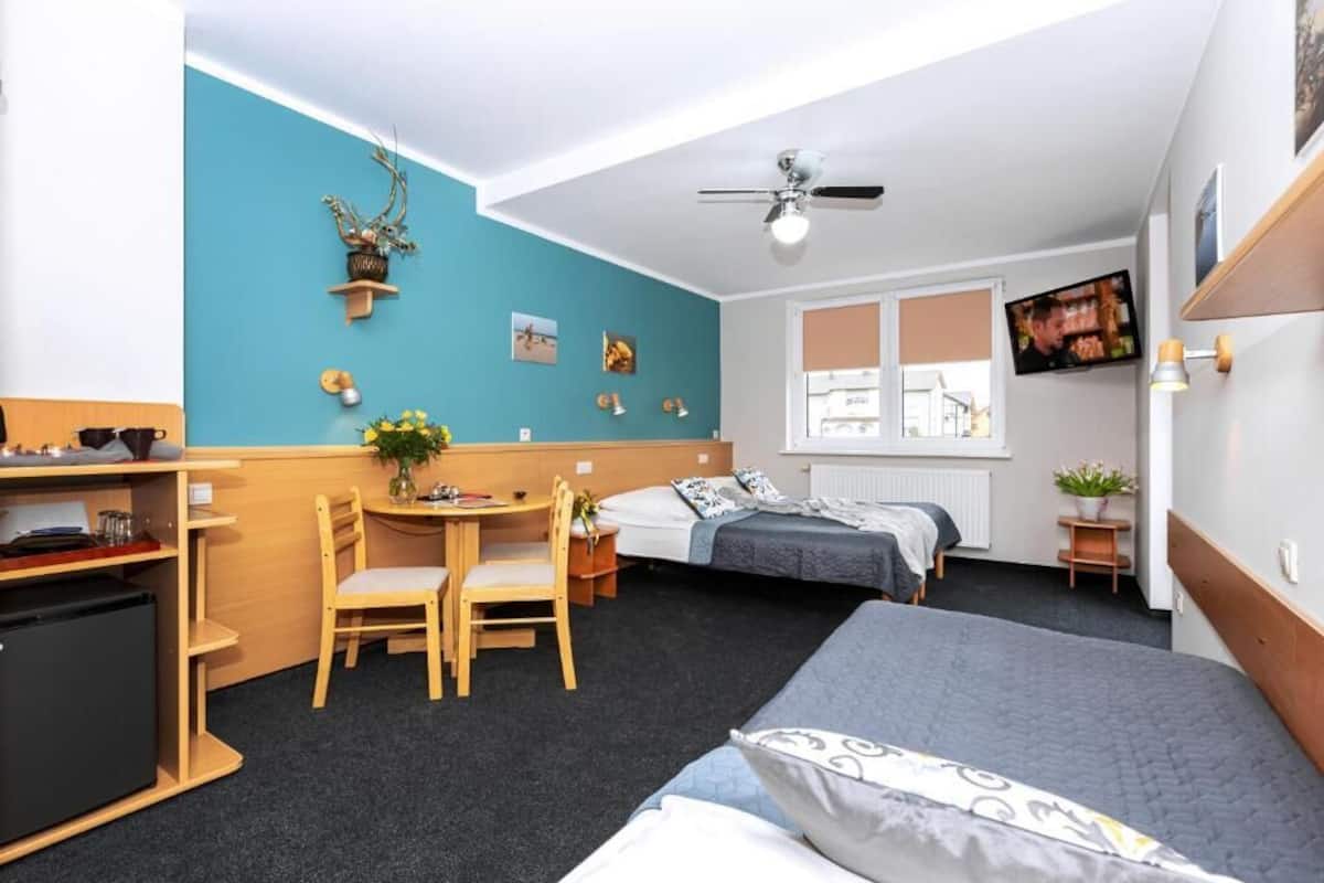 Værelse til 3 personer - balkon - udsigt til have