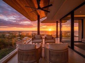 Terrace/patio - Spacious 5-bedroom Pent-house condo with AC in stunning Tamarindo (Tamarindo)