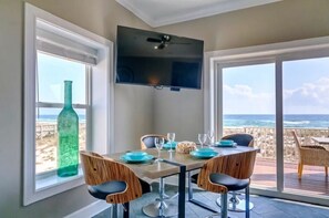 Outdoor dining - Sea & Stars-Gulf Front Home w/5 Star Amenities and Private Beach Crossover (Navarre)
