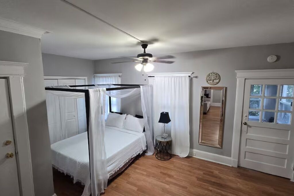 3 chambres, fer et planche à repasser, Wi-Fi, draps fournis