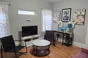 Living area - 3 Bedroom Apartment near World Cup Stadium  NYC (East Orange)