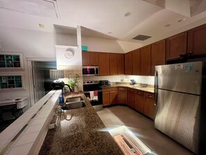 Private kitchen - Charming 3-bedroom house with yoga room in enchanting Macon (Macon)