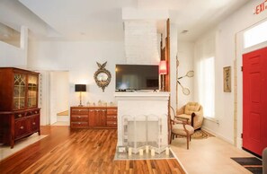 Interior - Charming 3-bedroom house with yoga room in enchanting Macon (Macon)