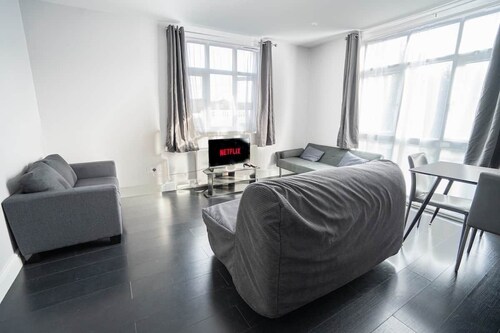 Spacious Flat Near to Barnet Hospital